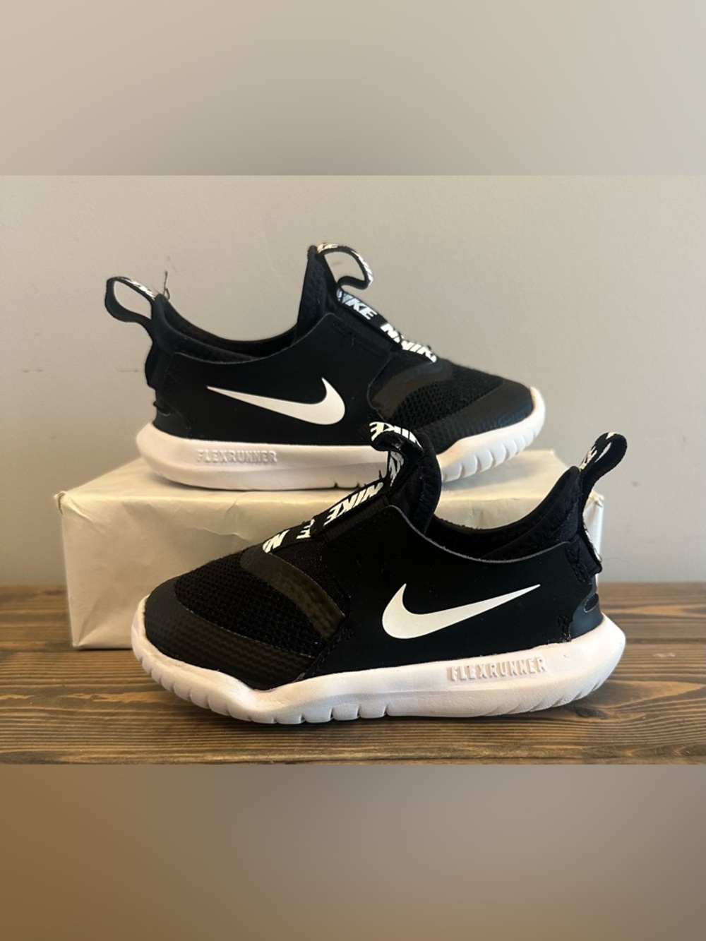 Nike Flex Runner Shoes Black/White Slip On Size 8C